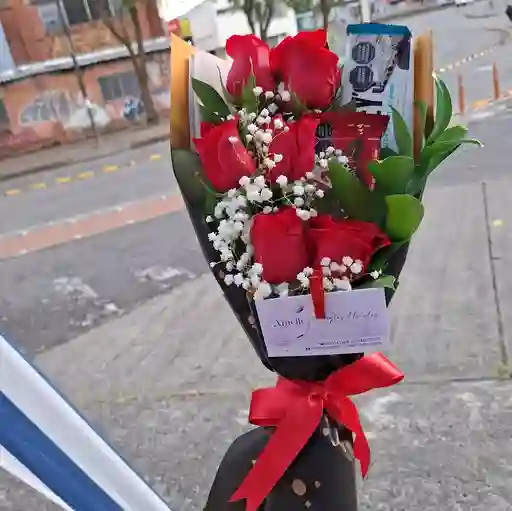 Bouquet De 6 Rosas Con Hershey Y Kitkat