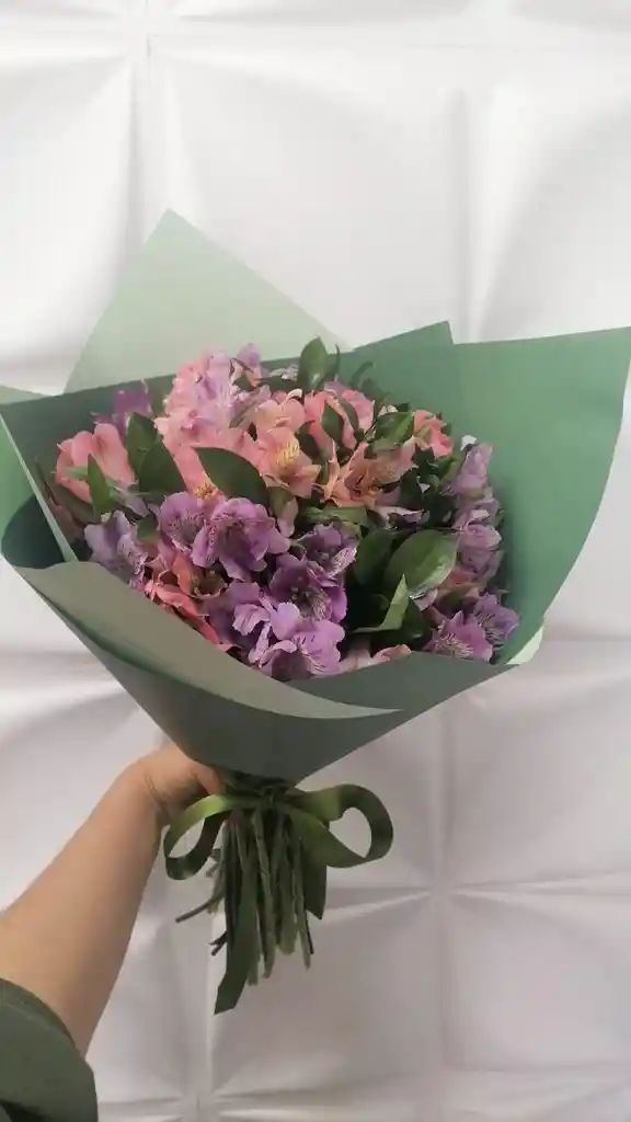 Bouquet De Alstromelias