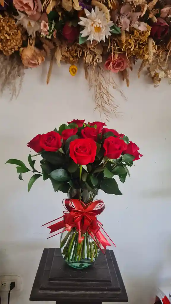 Jarrón Con Rosas