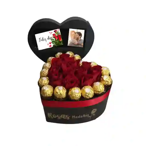 Corazón Con Rosas Y Chocolates Ferrero Alrededor - Pequeño