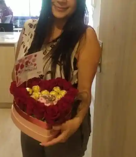Corazón Con Rosas, Chocolate Gourmet Y Ferrero - Pequeño