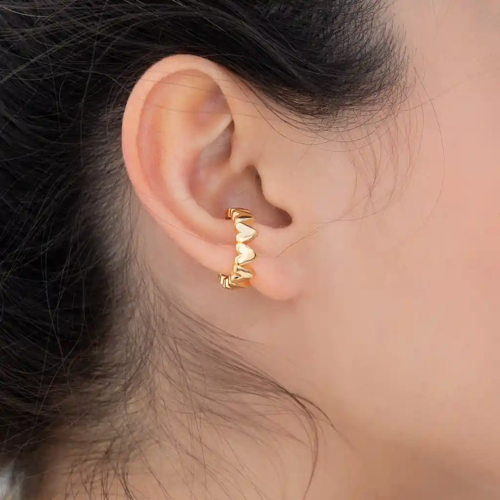 Ave María Earcuff De Corazones Dorado