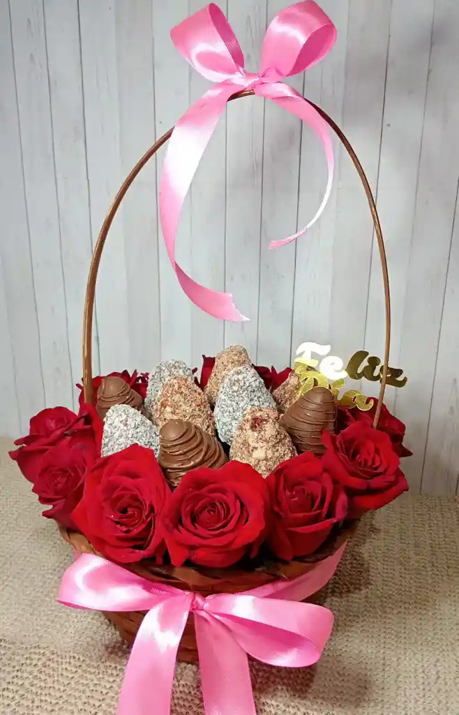 Cesta Rosas Y Fresas