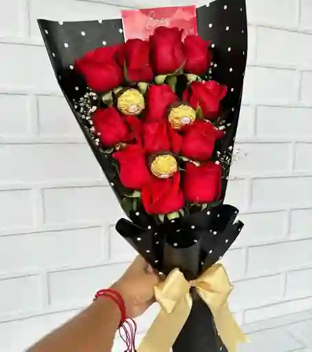 Ramo De Flores Con Rosas Rojas Y Chocolates (arreglo Floral - Regalo Para Mujer-bouquet De Flores - Feliz Cumpleaños)