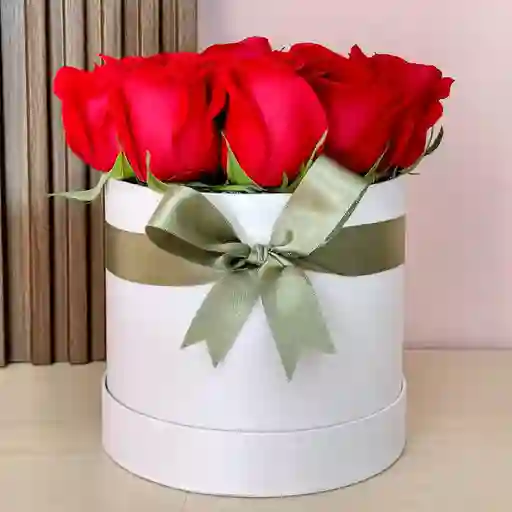 Caja Redonda Con Rosas Rojas