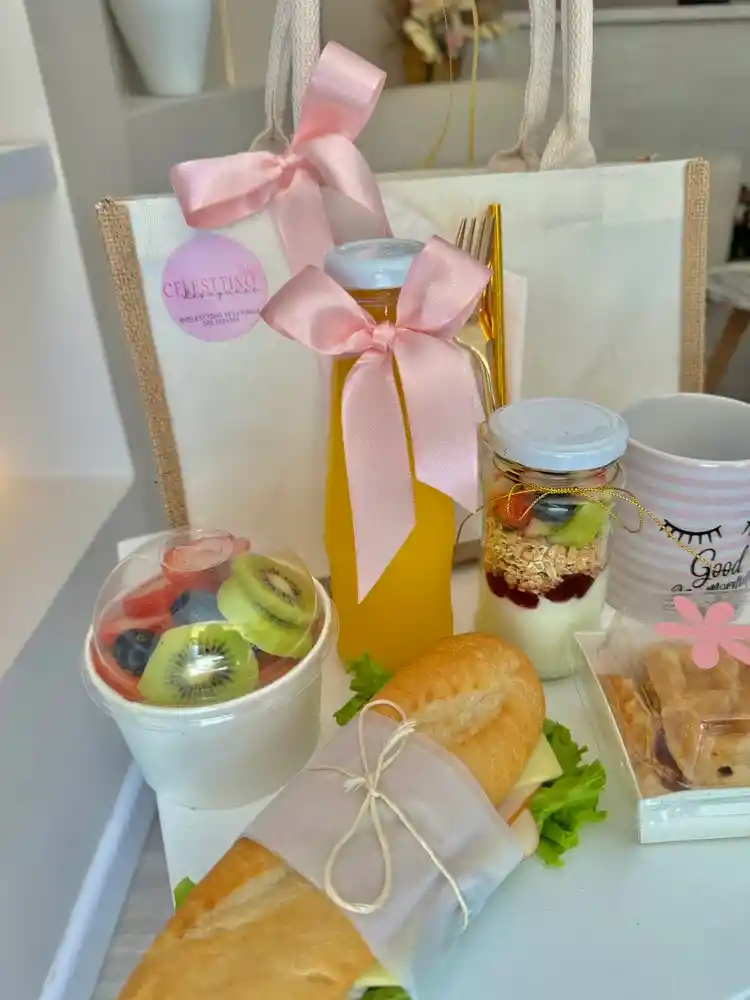 Desayuno Sorpresa Cumpleaños Para Mujer. Bolso