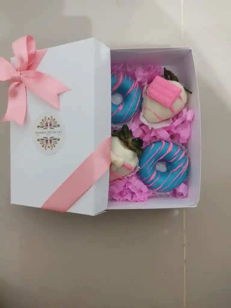Caja De Donas Y Fresas