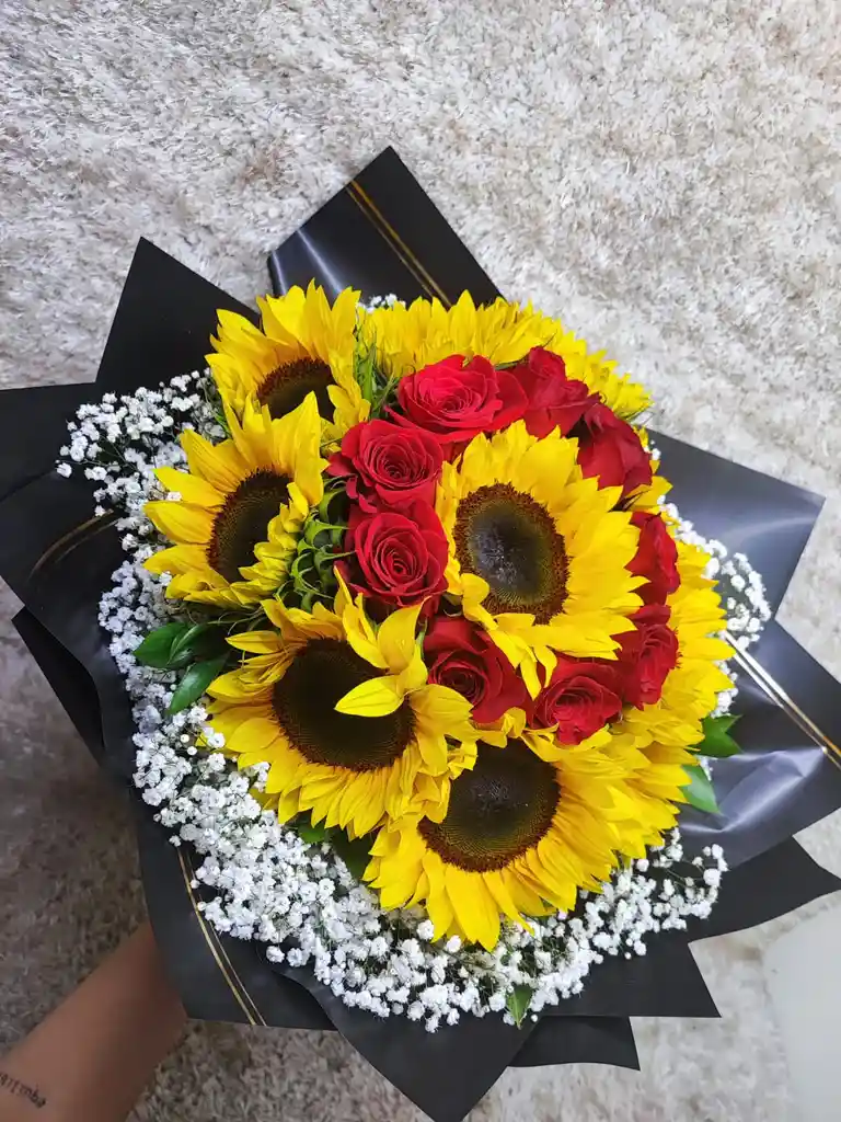 Bouquet Girasoles Y Rosas