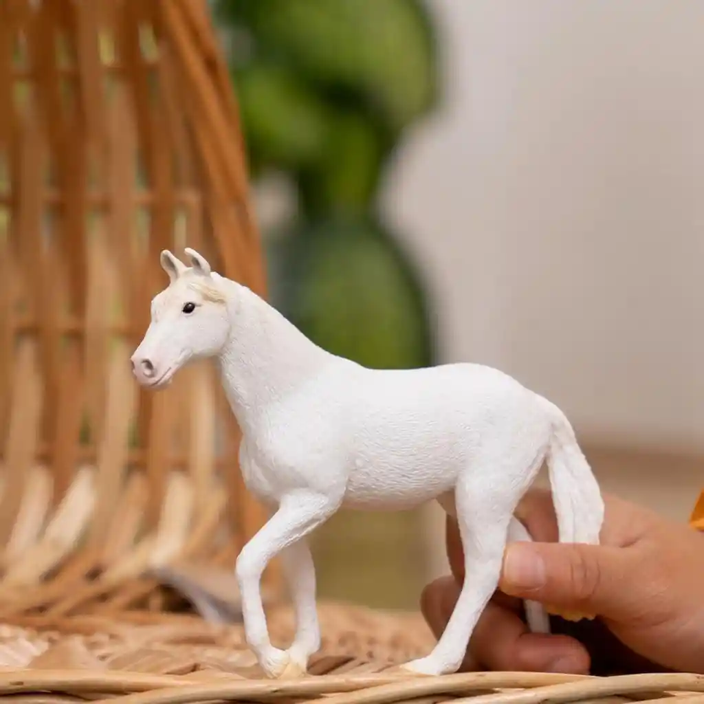 Figura Coleccionable Yegua Camarillo Pintada A Mano Schleich