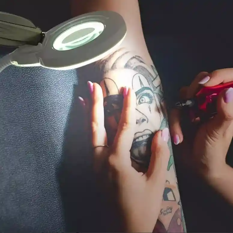 Lampara De Mesa Con Lupa Trabajo En Uñas Tatuajes Lectura