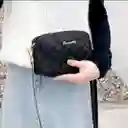 Hermoso Bolso Negro Con Correa Delgada Ajustable