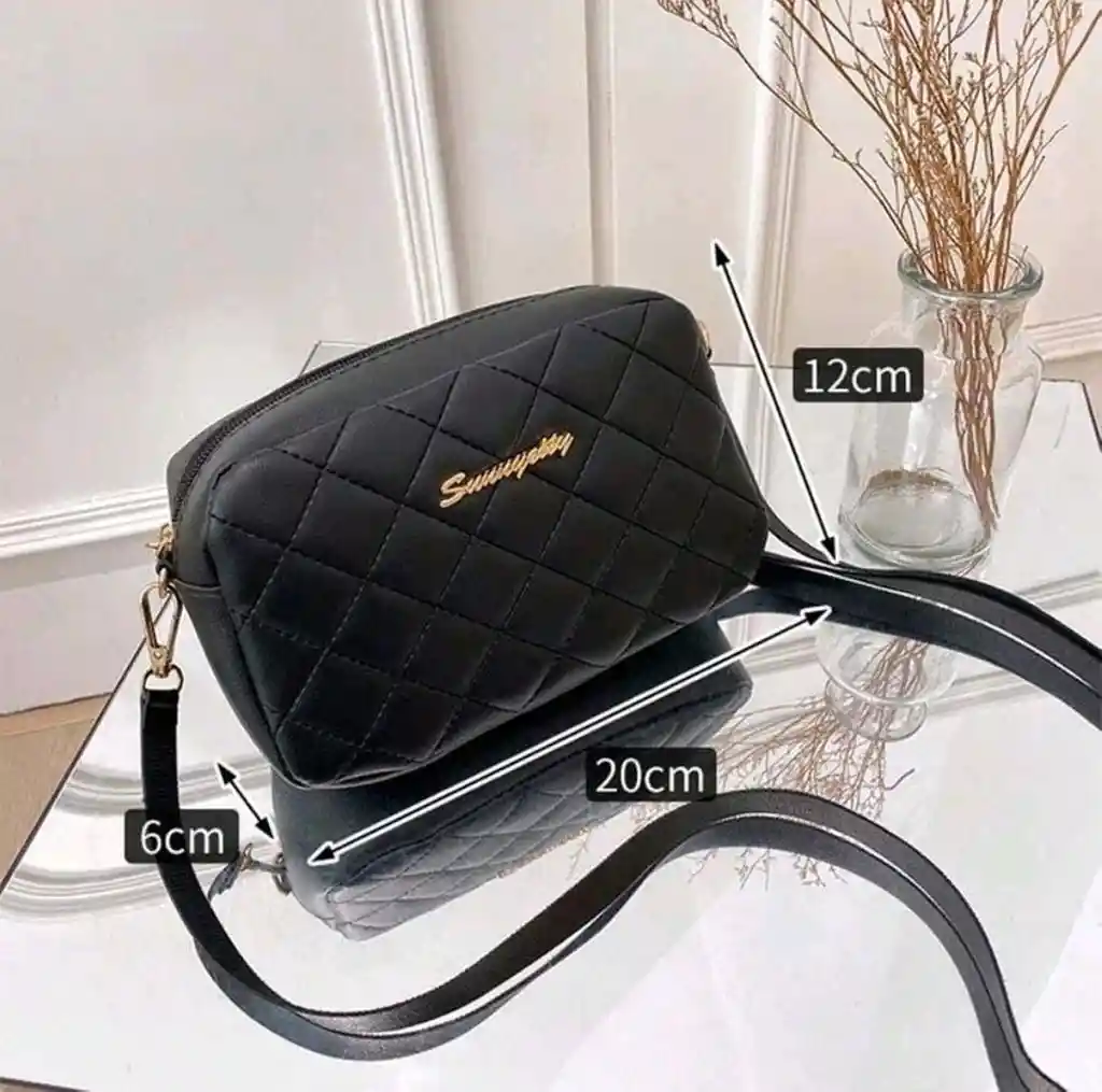 Hermoso Bolso Negro Con Correa Delgada Ajustable