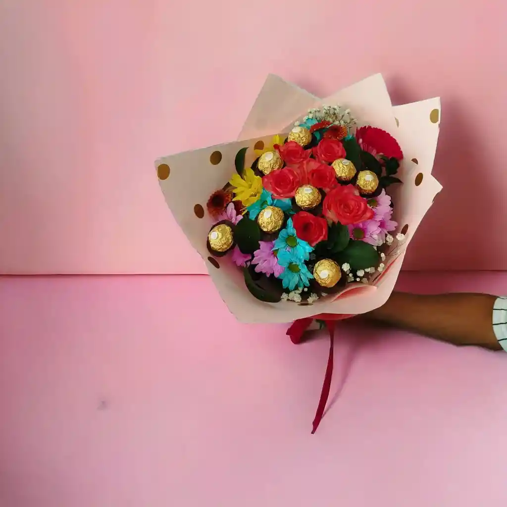 Bouquet En Flores Surtidas Con Chocolates