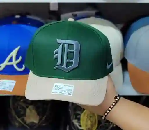 Gorra Detroit Tigers Nike Verde Y Beige