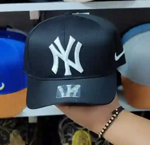 Gorra New York Yankees Negra Con Logo Blanco