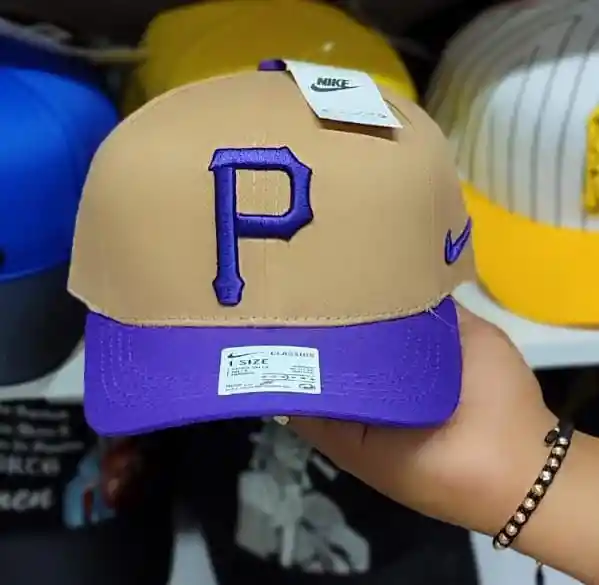 Gorra Pittsburgh Pirates Beige Con Morado