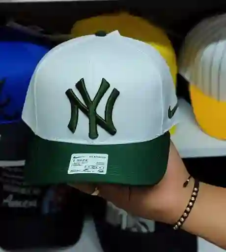 Gorra De Los New York Yankees (blanco Y Verde)