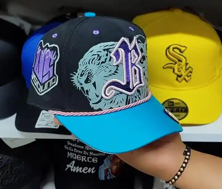 Gorra Westcol Blessd Edición Especial - Negro, Morado Y Turquesa