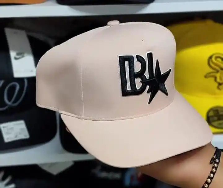 Gorra Rosa Con Estrella Negra - Diseño Exclusivo