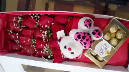 Caja Con 18 Rosas Rojas ,muñeco, Caja De Chocolates Ferrero
