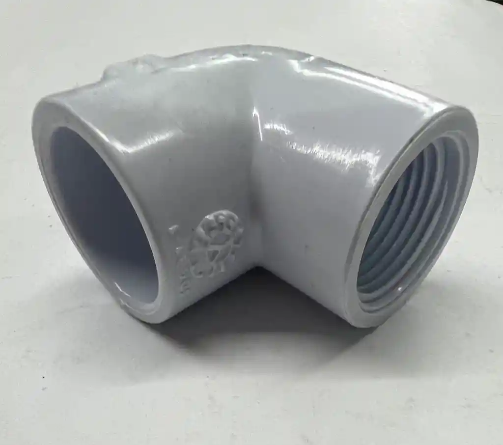 Codo Pvc Con Una Rosca De 1/2"