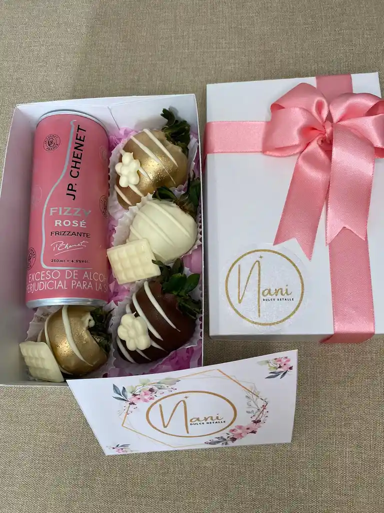 Caja De Fresa Motivo Dama O Niña