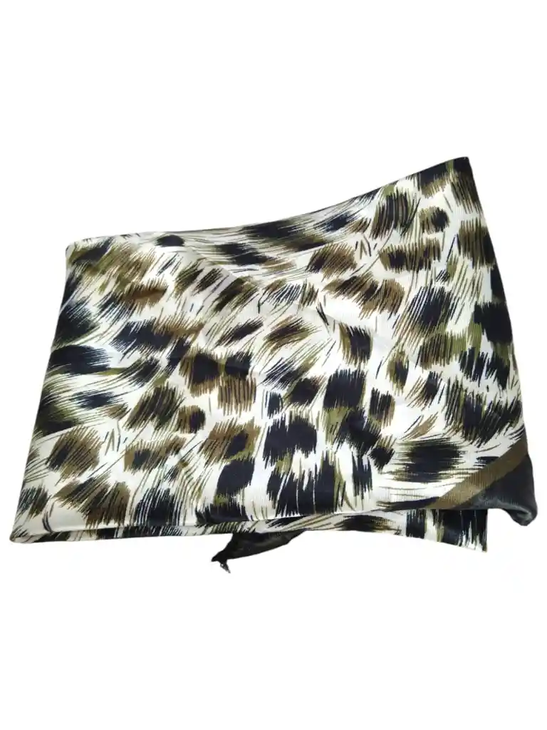 Pañoleta En Satin Animal Print