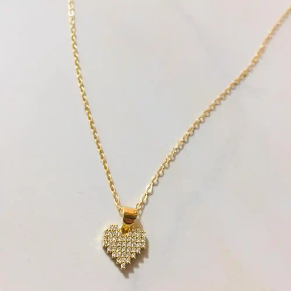 Collar Con Dije Corazón Pixelado Dorado