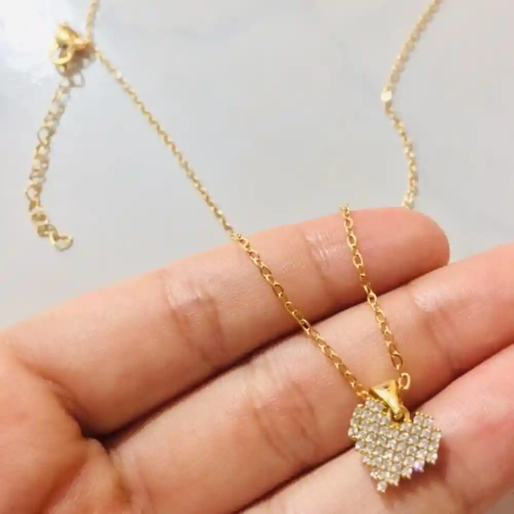 Collar Con Dije Corazón Pixelado Dorado