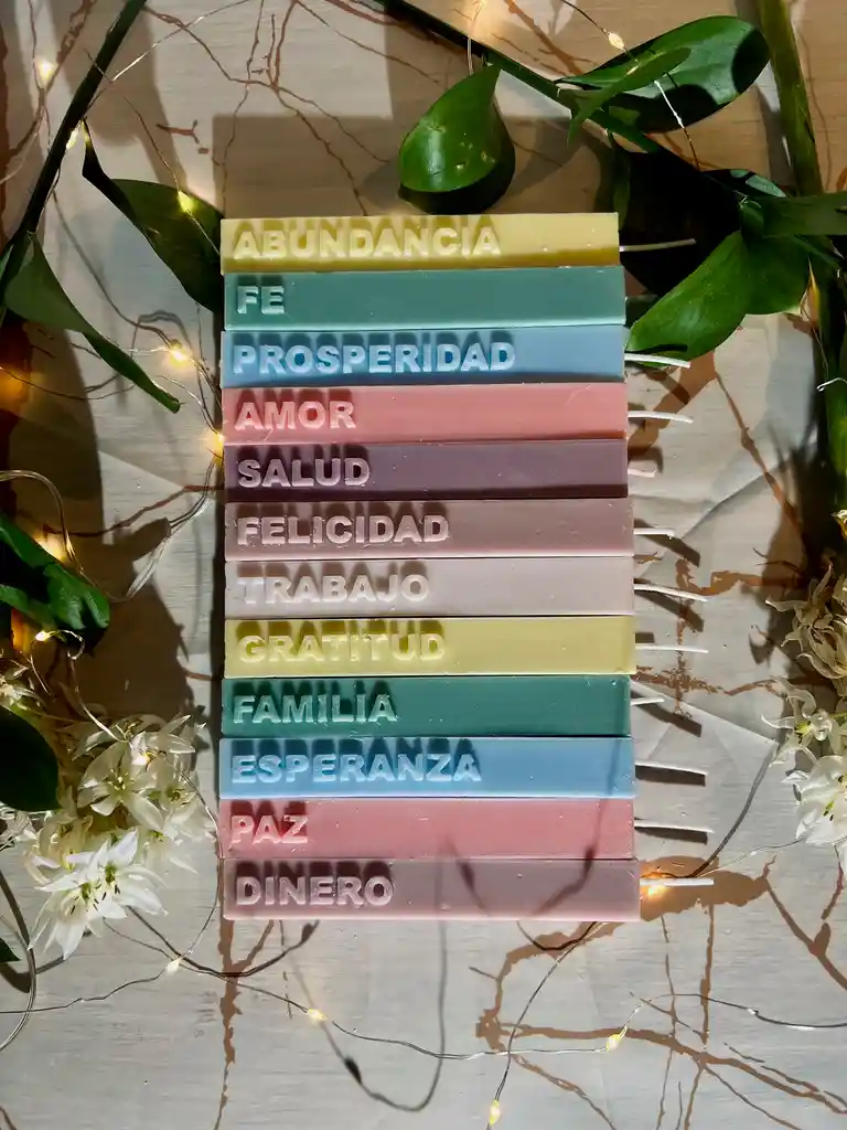 Caja De 12 Velas Navideñas De Colores