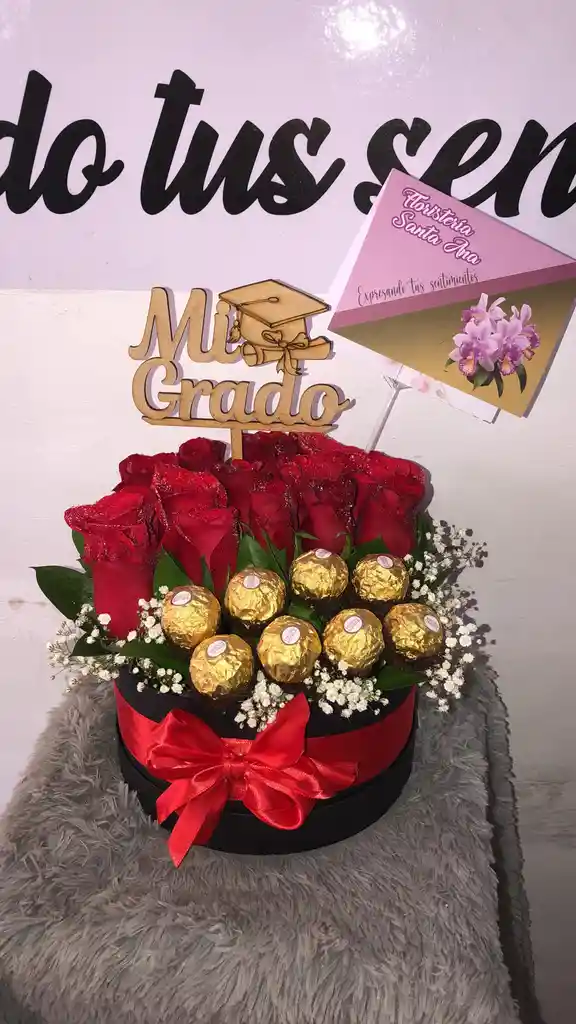 Caja De Rosas Y Chocolates