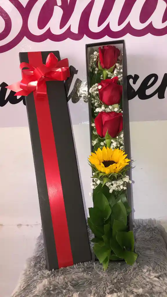 Caja Pequeña Con Rosas Y Girasol