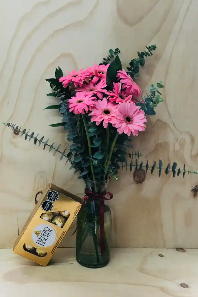 Bouquet Gerberas, Ferrero Y Jarrón