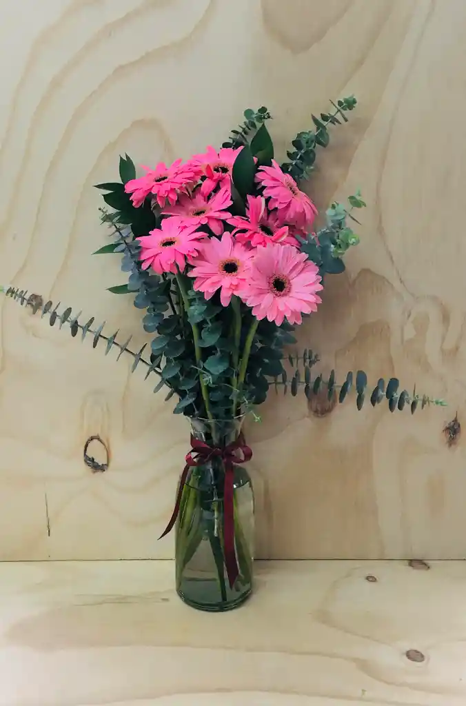 Bouquet Gerberas, Ferrero Y Jarrón