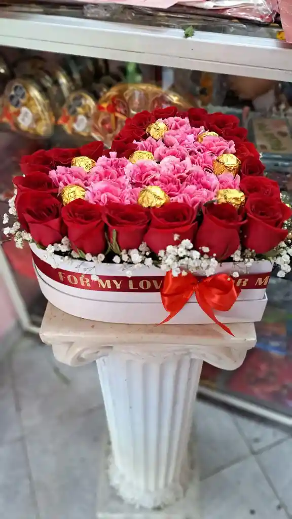 Caja Corazón De Rosas Y Claveles 2256