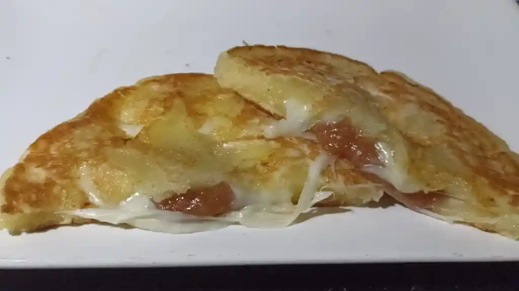 Mi-arepa De Buñuelo Rellena De Mozarella Y Bocadillo - Congeladas