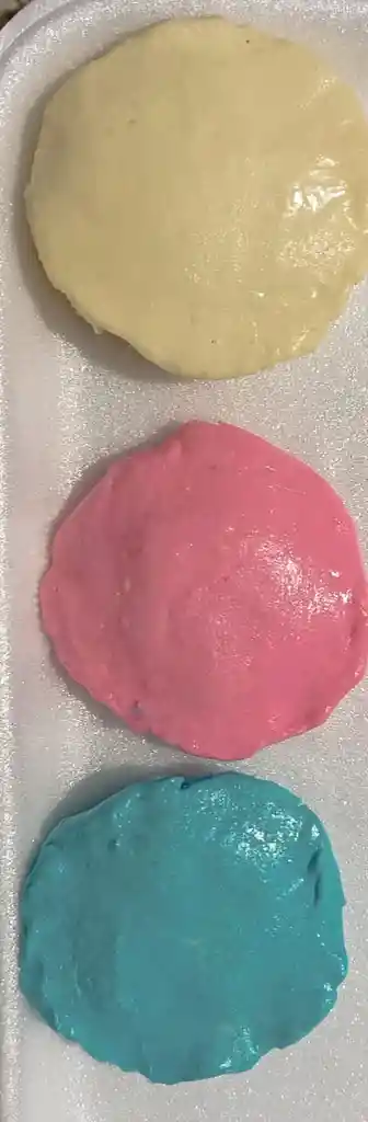 Mi-arepa De Buñuelo Junior De Colores Rellena De Mozarella (para Niños) - Congeladas