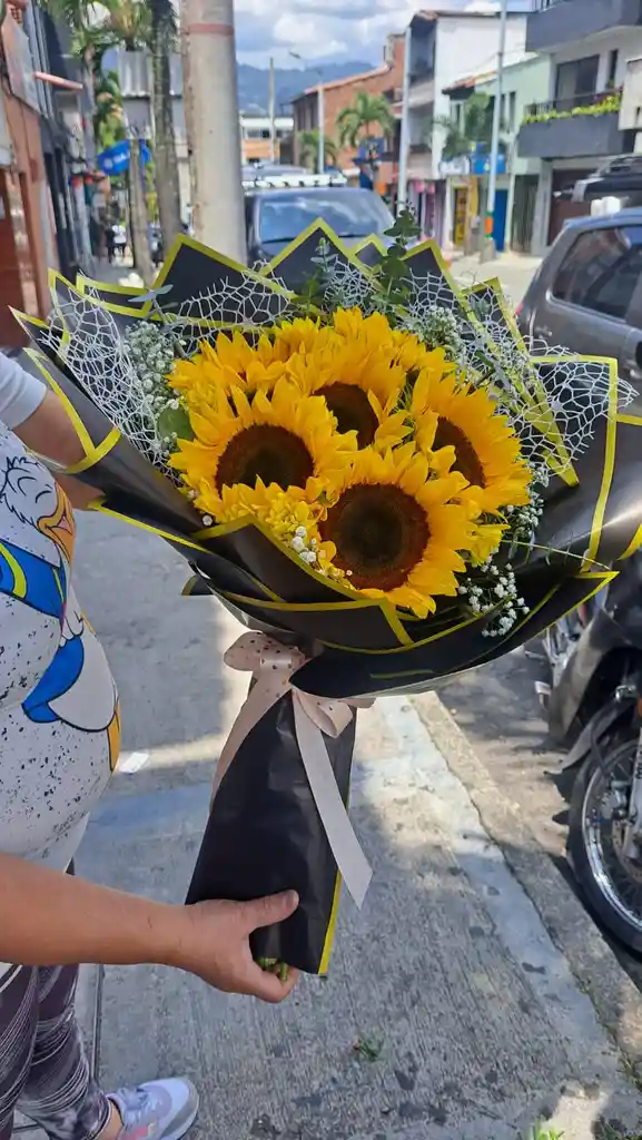 Ramillete Deluxe De Girasoles 2601