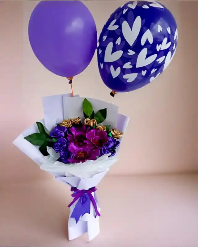 Ramo De Flores Moradas Con Chocolates