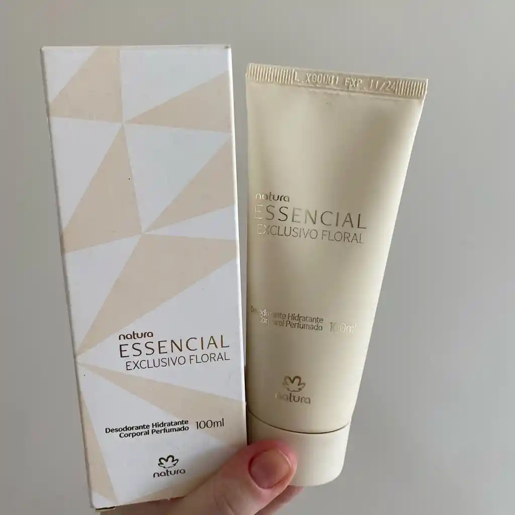 Desodorante Hidratante Corporal Perfumado Essencial Exclusivo Floral.