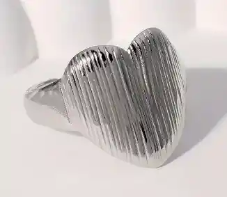 Anillo Corazon Martillado Plateado