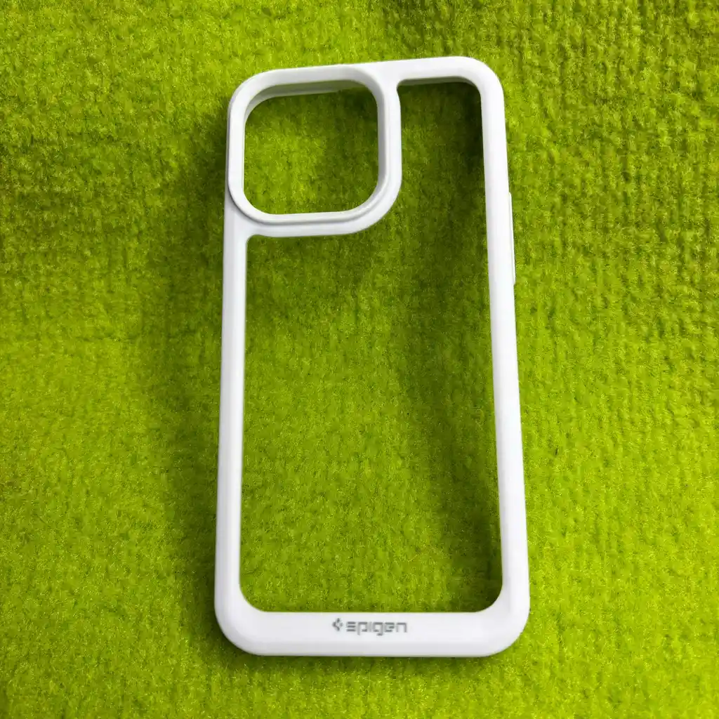 Forro Iphone 15 Pro Max / Borde Blanco Spigen