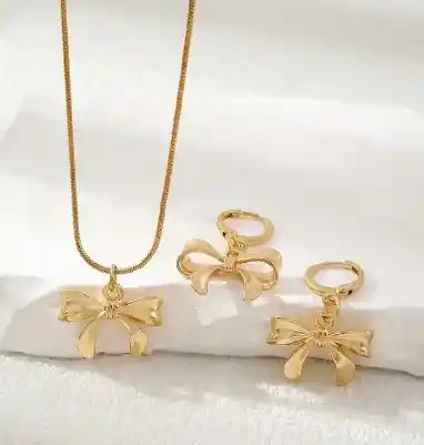 Set De Cadena, Dije Y Aretetes Corbatin Coquette