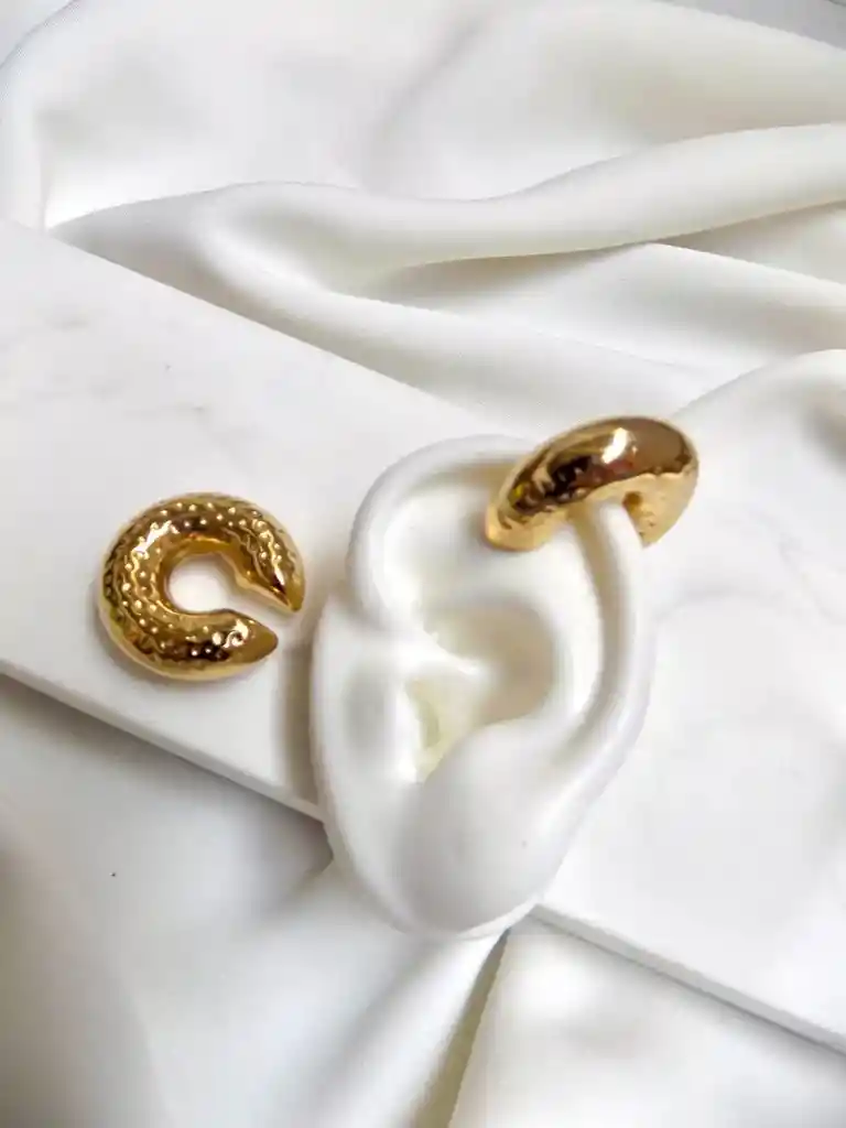 Dos Ear Cuff Chunky Martillado Dorado