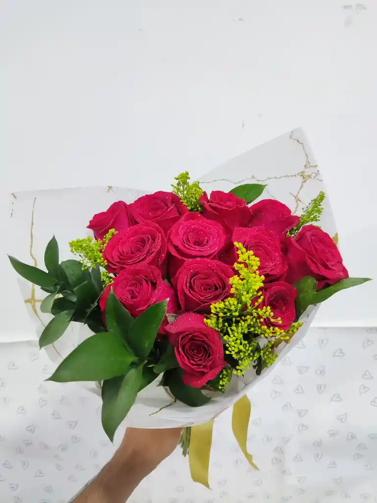 12 Rosas Con Decoración