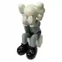 Figura Kaws Popobe Decorativa Blanco Con Gris Sentado