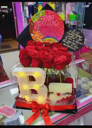 Caja Con Arreglo Floral