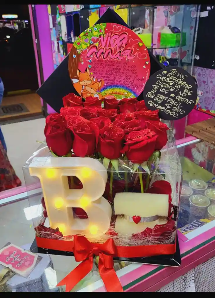 Caja Con Arreglo Floral