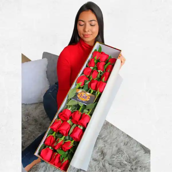 Caja Alargada Rosas Rojas