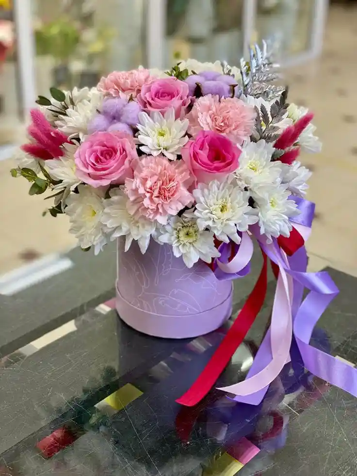 Dulce Encuentro: Caja De Flores Fucsia Y Blanca